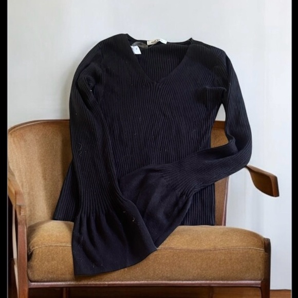 Hooked up lightweight V-neck ribbed sweater - Picture 1 of 4